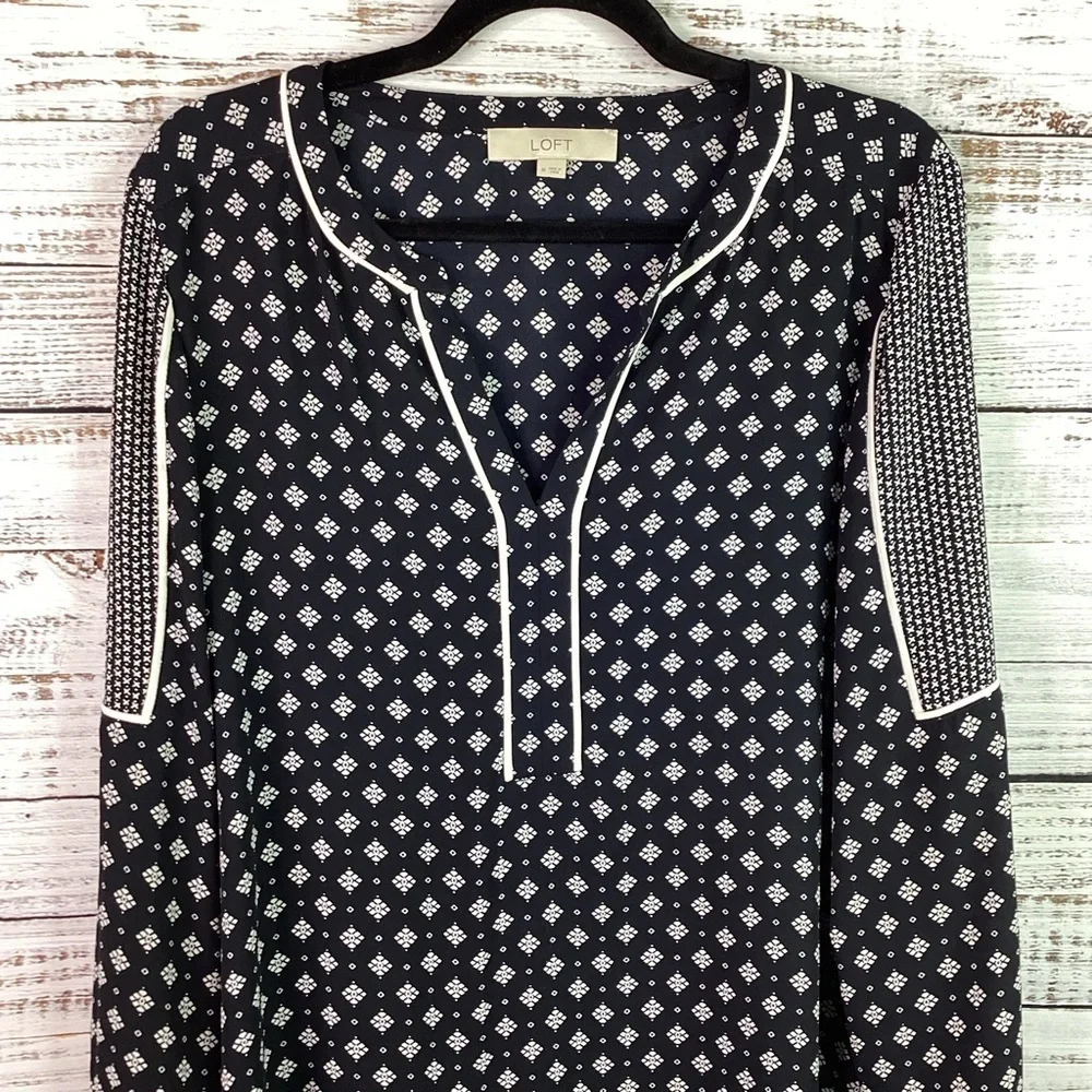 LOFT ANN TAYLOR SIZE M TOP NAVY BLUE WHITE BLOUSE FALL GUC - Picture 8 of 15
